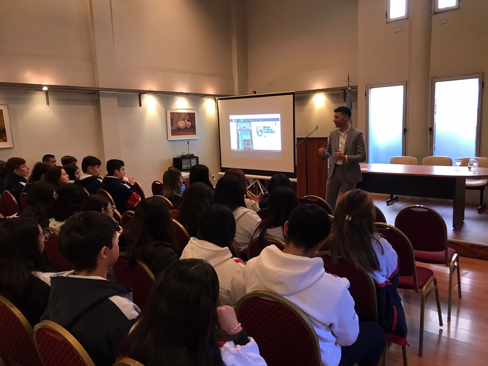 Foto 1 de la novedad: ICE EN LA COMUNIDAD - Talleres en Colegios Secundarios de Tucumán
