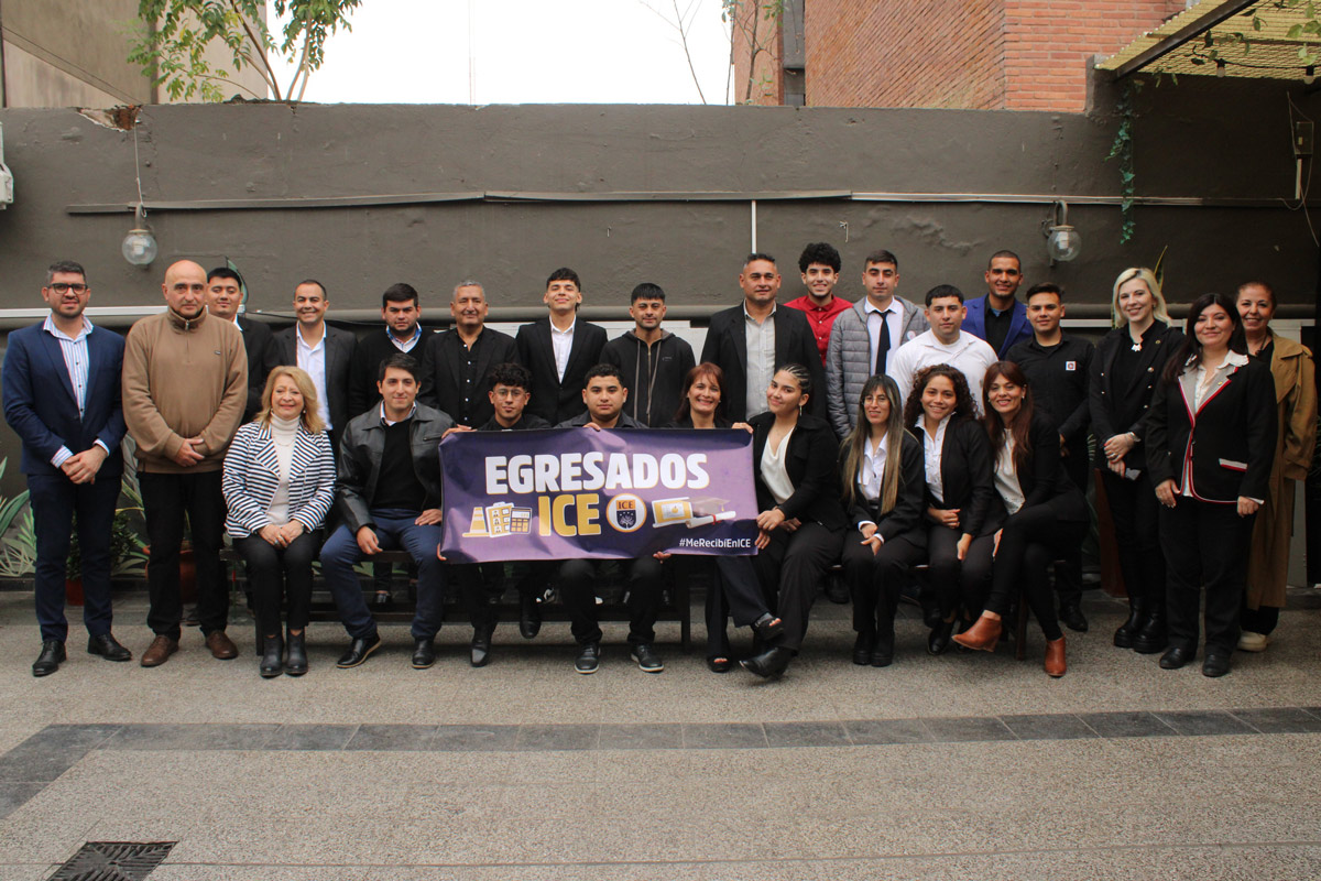 ¡Celebramos los primeros egresados del secundario acelerado 2024! - Ice Web